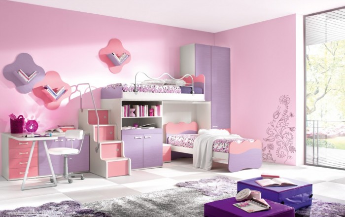 розовые стены и сиреневый в мебели в спальне девочки