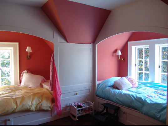 спальня в мансарде - две кровати в альковах
