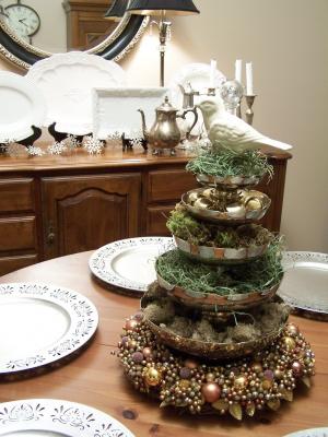 рождественское деревце на празничном столе
